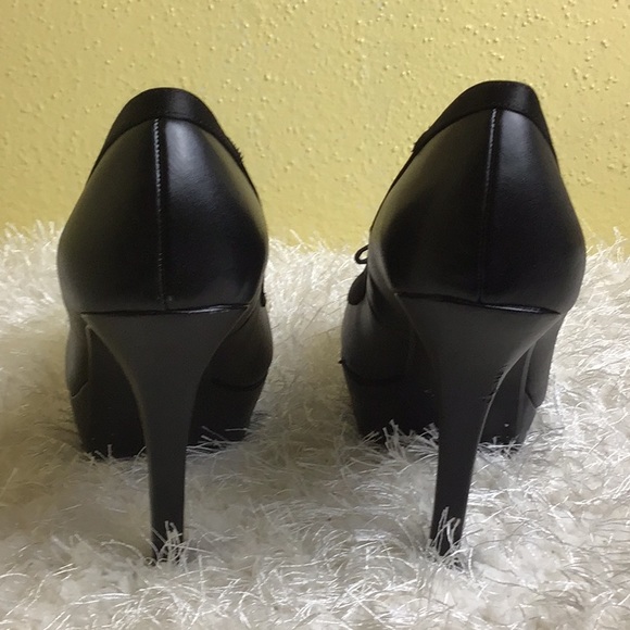 Nine and Co.. Black Double Bow Front Heels - Picture 6 of 7